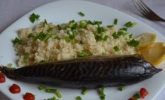 Cá thu bọc giấy bạc theo công thức này có thể dùng làm món ăn riêng biệt nhưng có thể dùng kèm với bất kỳ món ăn phụ nào.