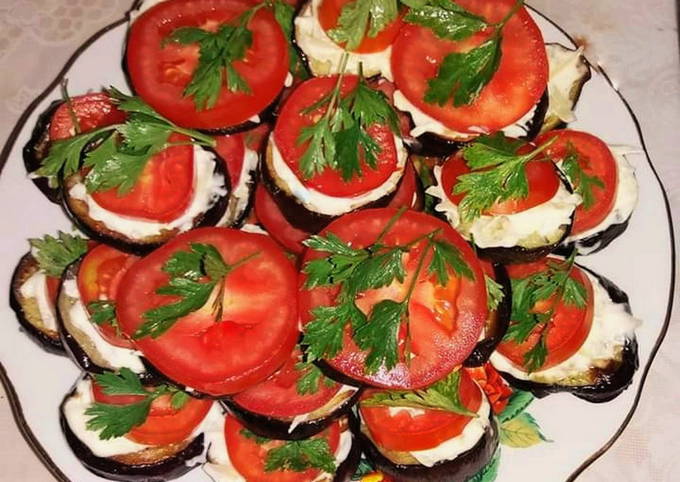 A padlizsán egy serpenyőben gyors és ízletes