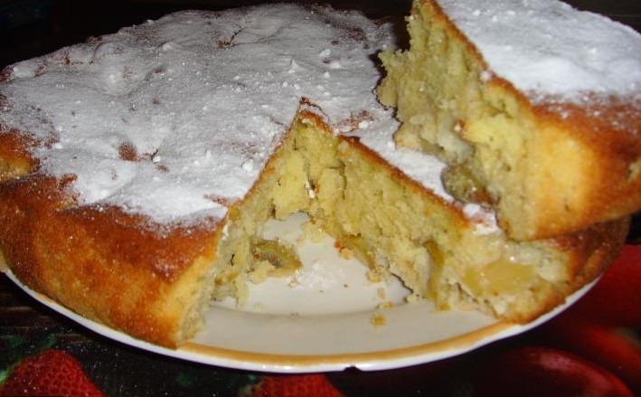 Charlotte ăn kefir với táo trong lò