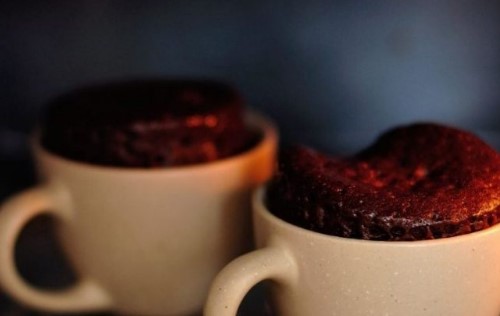 Bánh vi sóng trong 5 phút trong cốc