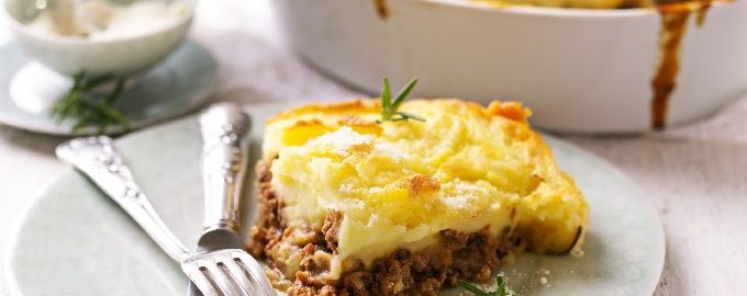 Aardappelschotel met gehakt in de oven