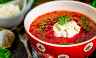 Klassisk borsjtj - 10 steg-för-steg-recept med foton