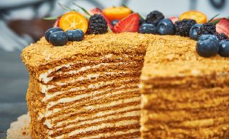 Klassisk honungstårta - 10 enkla recept steg för steg med foton