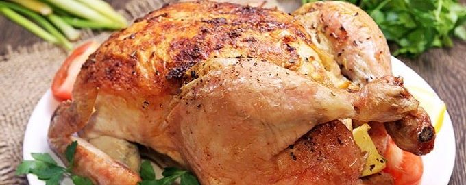 Hele kip gebakken in de oven met een knapperige korst