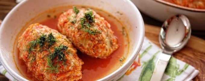Bắp cải lười cuộn trong lò cùng bắp cải và cơm