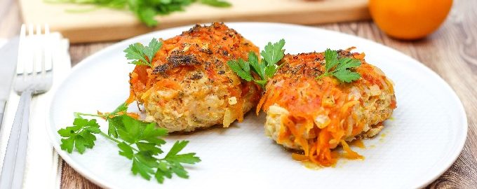 Latkålsrullar i panna med kål, köttfärs och ris