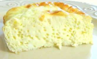 Frodig omelett i en stekpanna med mjölk - 10 recept med foton steg för steg