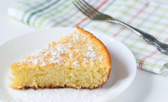 Manna căng phồng với kefir trong lò