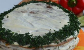 Díszítsd a tortát friss fűszernövényekkel.