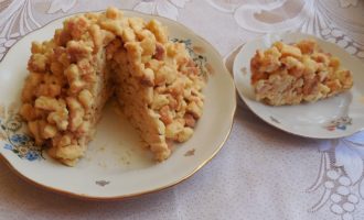 Bánh Anthill đã sẵn sàng! Nếu muốn, bạn có thể đổ sữa hoặc sô cô la trắng lên trên, hoặc có thể để không men.