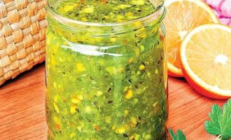 La melmelada de grosella i taronja deliciosa, moderadament espessa i molt saludable ja està a punt!