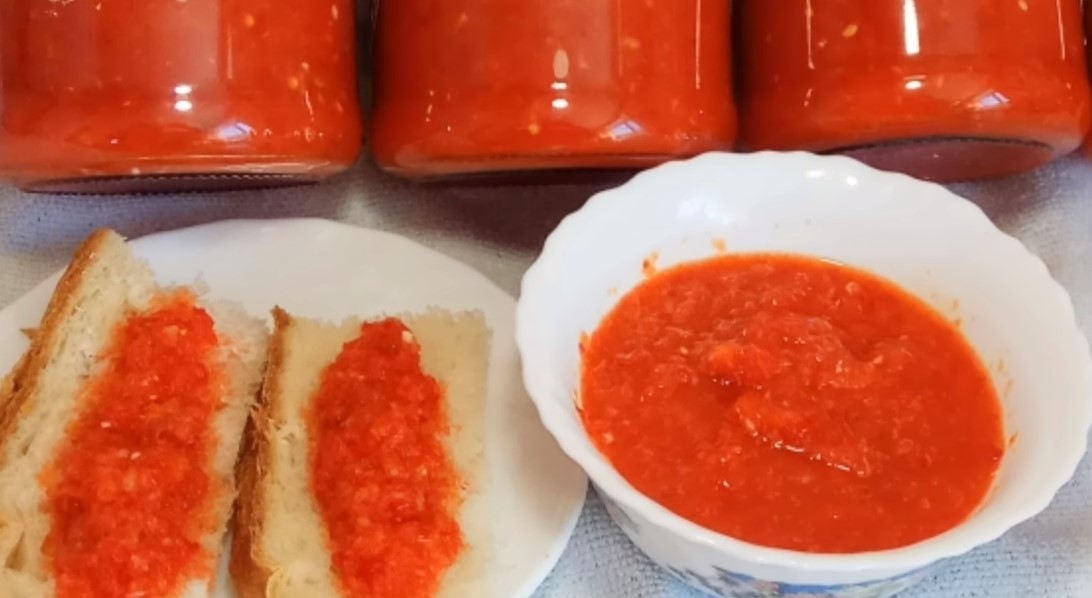 Adjika utan koktomater för vintern
