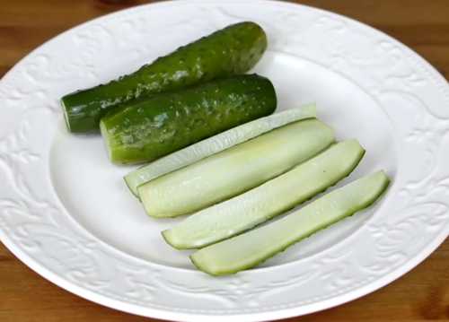 Lättsaltad gurka med vitlök och dill