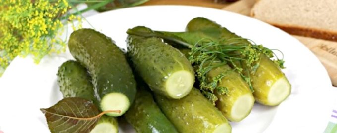Dưa chuột muối nhẹ trong chảo