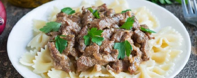 Stroganoff thịt bò cổ điển