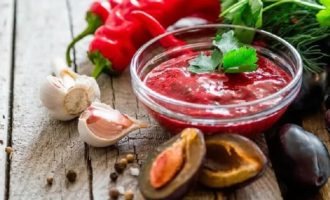 Sốt tkemali mận cổ điển