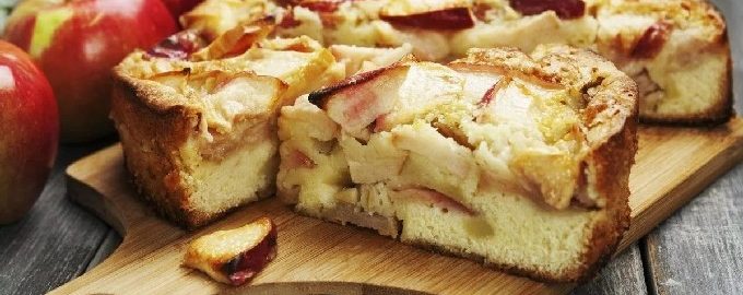 Charlotte exuberant amb pomes al forn