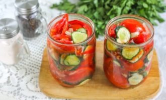 Salad dưa chuột và cà chua cho mùa đông