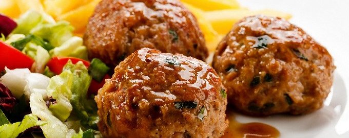 Thịt viên trong lò với nước sốt