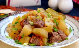 Stuvad potatis med kött