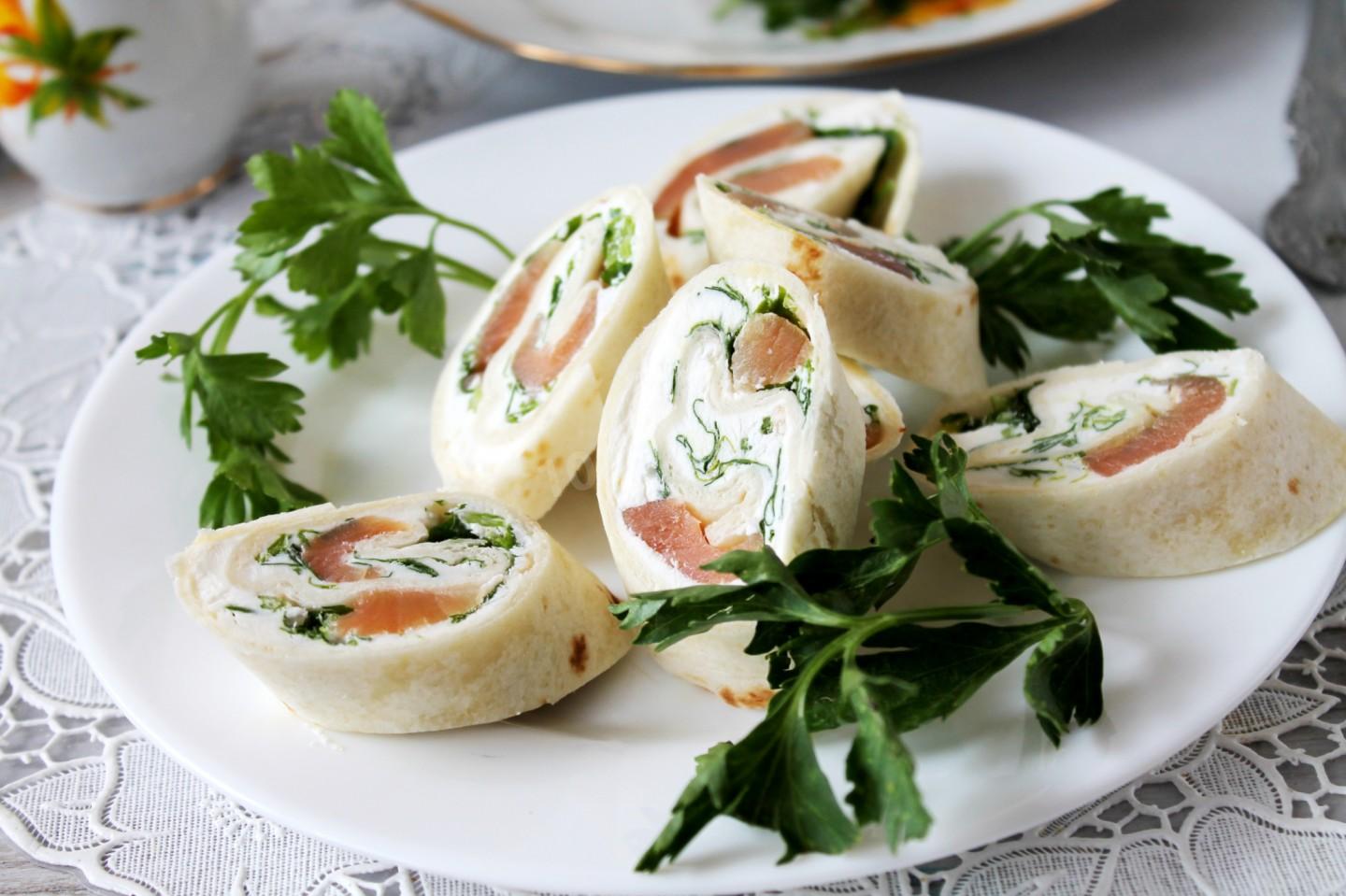 Rotllet de lavash amb peix vermell