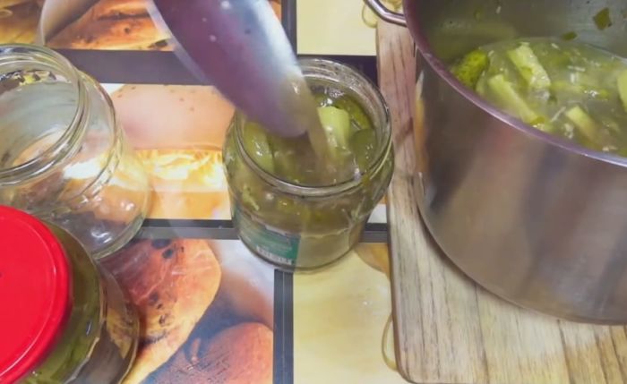 Salata de castraveti fara sterilizare pentru iarna