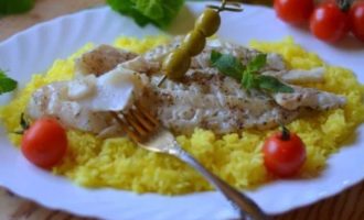 Serveer deze gebakken, sappige en smakelijke vis met rijst en groenten als bijgerecht. Serveer deze gebakken, sappige en smakelijke vis met rijst en groenten als bijgerecht.