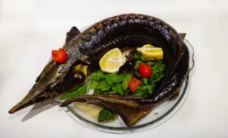 Cá tầm nguyên con nướng trong lò