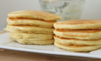 Bánh kếp với kefir