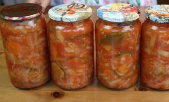 Salad dưa chuột, bắp cải, cà chua