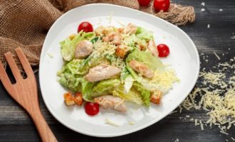 Klassisk Caesarsallad med kyckling