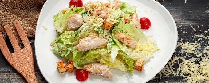 Klassisk Caesarsallad med kyckling