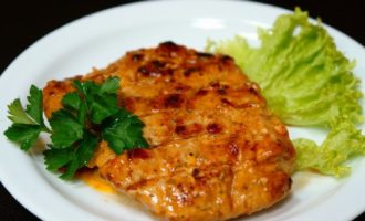 Sườn heo ngon ngọt trong chảo rán