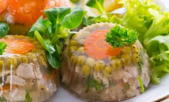 Gà aspic với gelatin