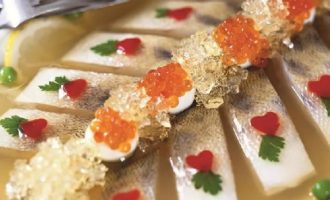 Cá aspic với gelatin
