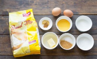 Om thuis peperkoek te maken, bereidt u eerst alle ingrediënten voor die nodig zijn om de delicatesse te bereiden en legt u deze op tafel. Om thuis peperkoek te maken, bereidt u eerst alle ingrediënten voor die nodig zijn om de delicatesse te bereiden en legt u deze op tafel.