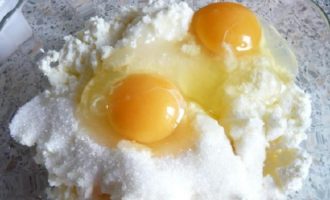 Rör om och tillsätt ägg.