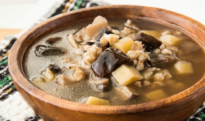 Sopa de bolets feta de bolets secs
