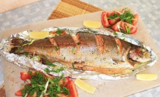 Cá hồi nướng giấy bạc trong lò