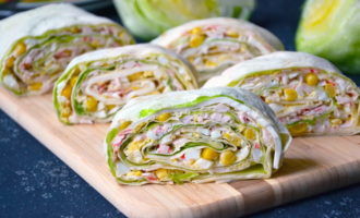 Lavash cuộn que cua