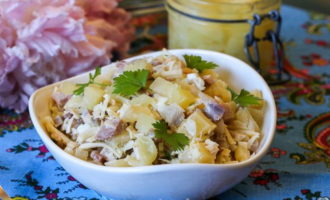 Salad gà hun khói và dứa