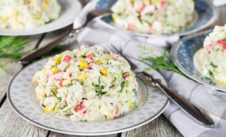 Salade met krabsticks