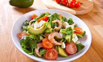Salad tôm và bơ