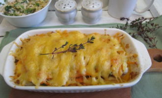Poseu el peix al forn, preescalfat a 180 graus durant 25-30 minuts, fins que estigui completament cuit. Servir directament en forma o en porcions, calent. Poseu el peix al forn, preescalfat a 180 graus durant 25-30 minuts, fins que estigui completament cuit. Servir directament en forma o en porcions, calent.