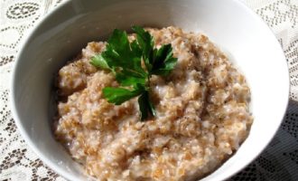 Cách nấu cháo lúa mì vụn trong nước