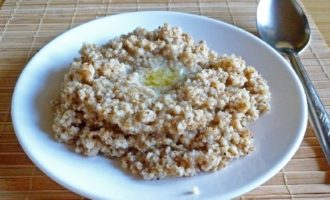 Cách nấu cháo lúa mạch vụn trong nước