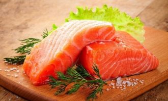 Hur man saltar röd fisk hemma