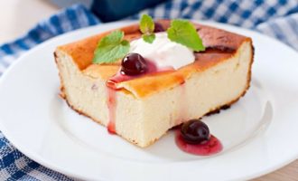 Thịt hầm phô mai với bột báng trong lò như ở trường mẫu giáo