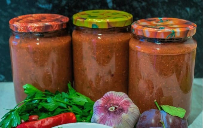 Classic plum tkemali para sa taglamig