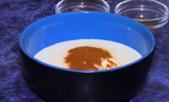 Breng de hoofdingrediënten op smaak met gerookte paprika. Breng de hoofdingrediënten op smaak met gerookte paprika.